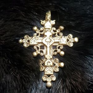 1992 MMA Cleo Elegant Gold Cross Pendant Metropolitan Museum Of Arts Vintage MET